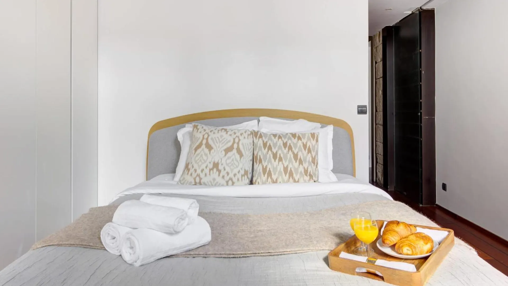 Bnbnova - Le Marais & Place De La Republique - 3Br Paris 0*,