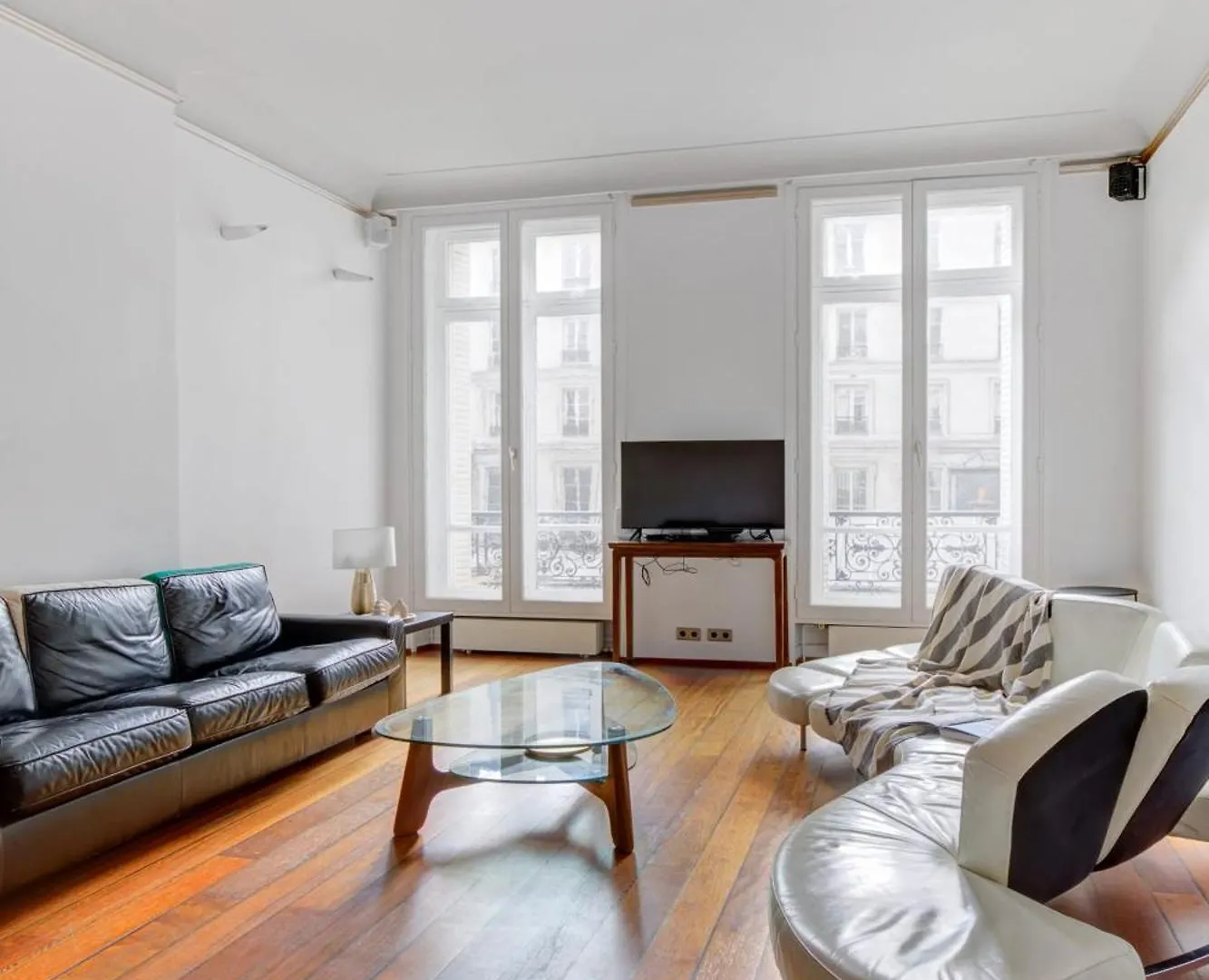 Bnbnova - Le Marais & Place De La Republique - 3Br Paris 0*,  Frankrig